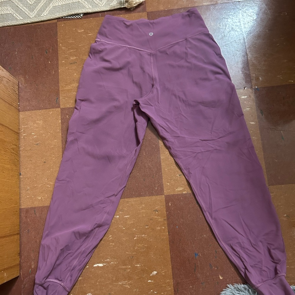 LULULEMON WOMENS JOGGERS IN PERFECT CONDITION